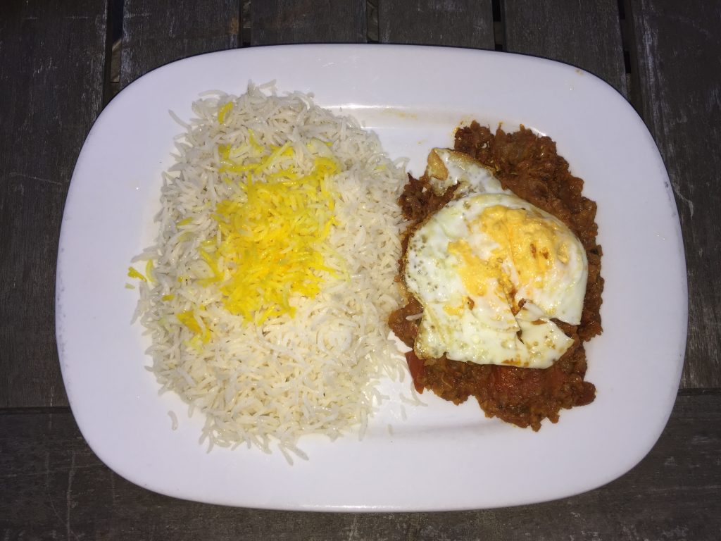Teller mit Mirza Ghassemi - Auberginenmus mit Reis